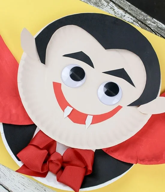 Darling Paper Plate Vampire Craft for Halloween decoration