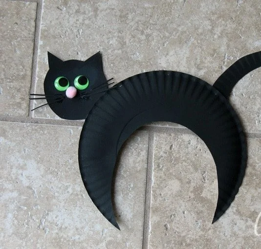 DIY paper plate black cat craft for kids by Amanda - creative paper plate crafts